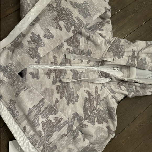 NWT Athleta Triumph Printed Hoodie - Medium - Picture 10 of 13